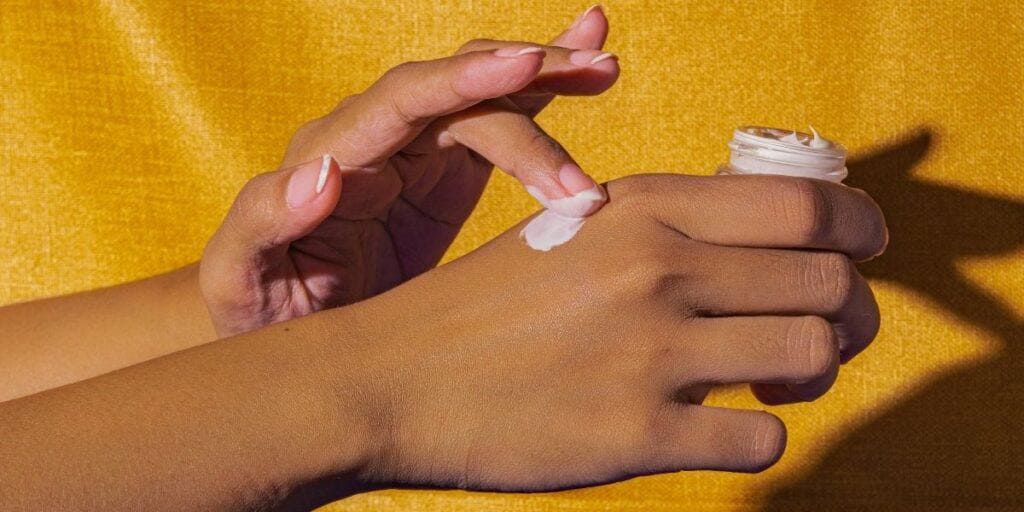 Travel-Friendly Salicylic Acid Moisturizers for Clear Skin