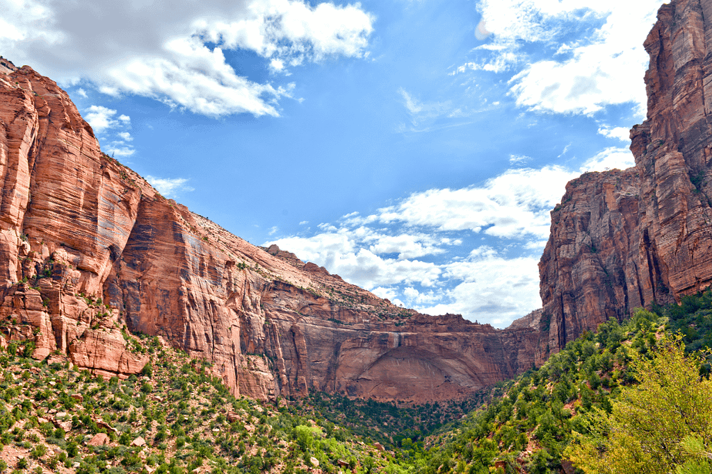 Driving Between Bryce Canyon to Zion National Park