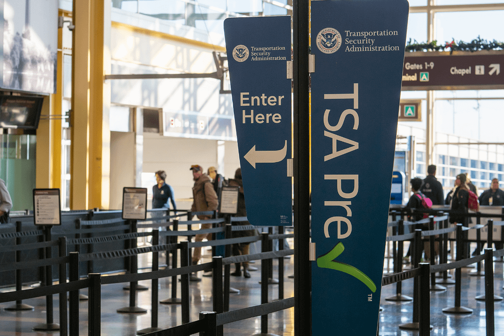 Can I Bring Eyebrow Razor on Plane? A Quick Travel Guide