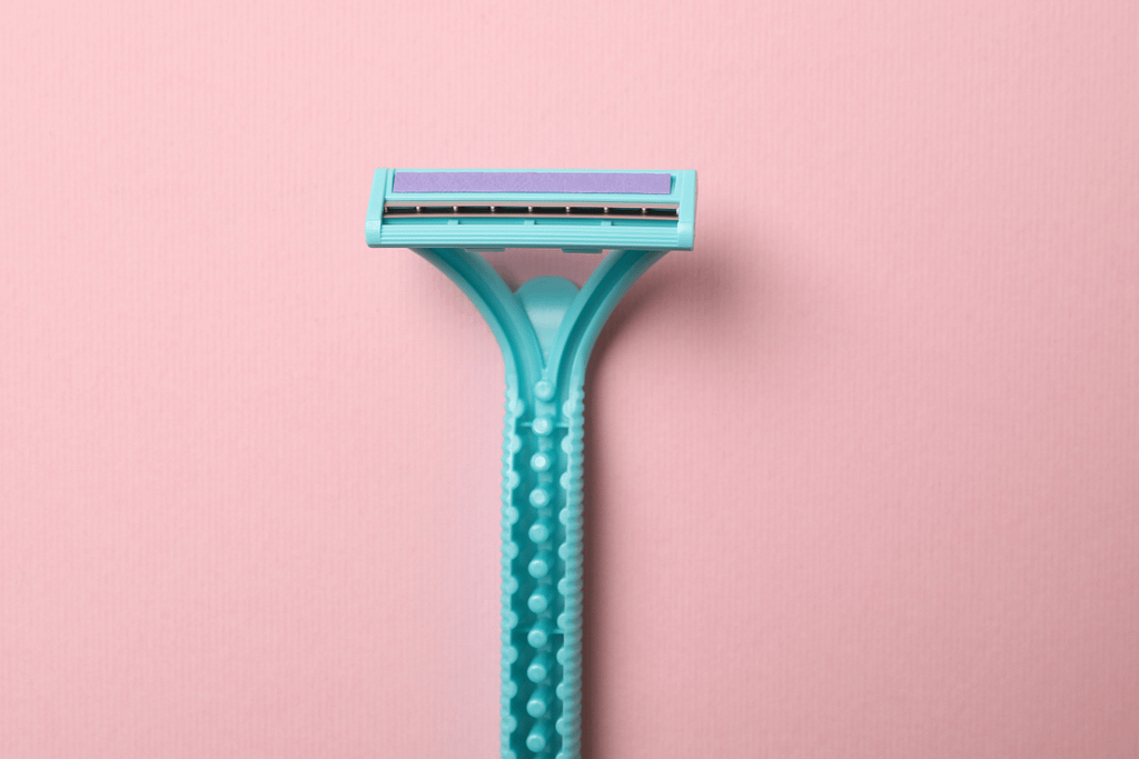 Can I bring eyebrow razor on plane